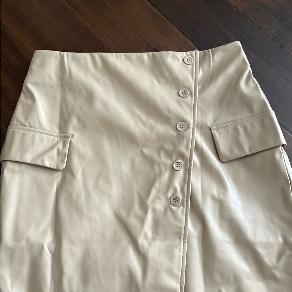 NWT faux leather skirt with slit and button front detail. Size Large (8-10) - Picture 7 of 7